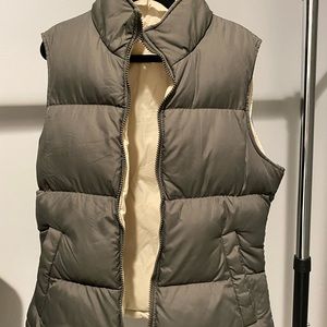 Hunter green reversible puffer vest XS